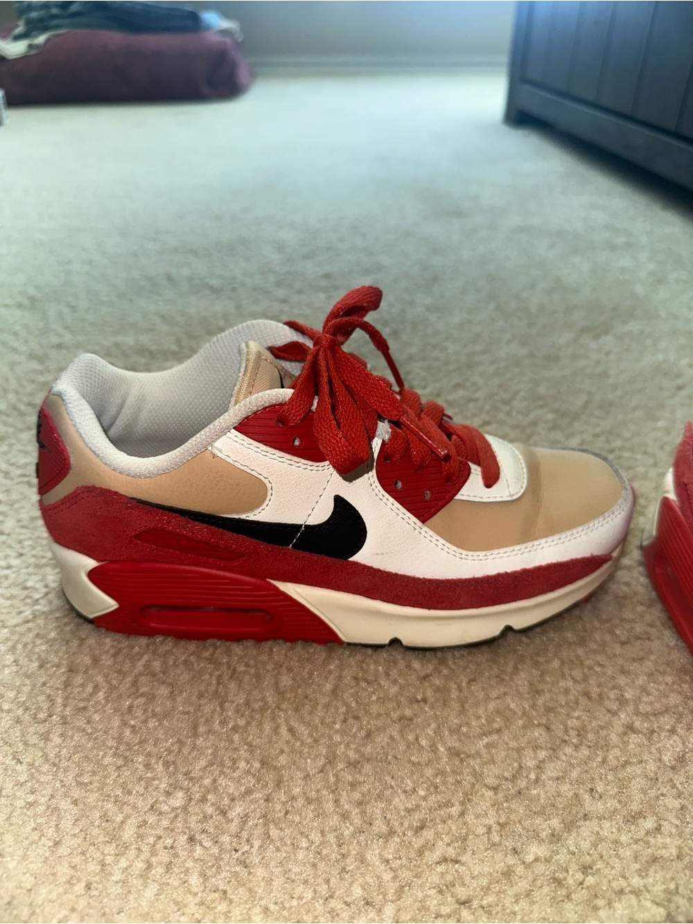Nike Air Max 90 Leather GS Boys Shoes Size 4Y US. Only worn a few times.
